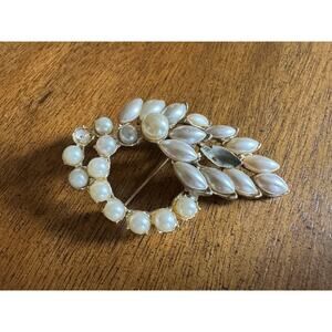 Vintage Faux Pearl Wreath Brooch Silver Tone Leaf Dangle Mid Century